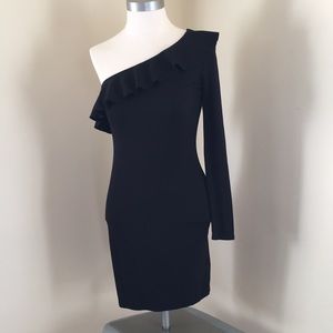 Your go to black dress H&M size 6  fitted stretchy
